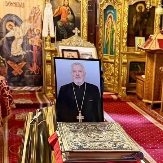 Scene SFÂȘIETOARE la priveghiul părintelui Clement Popa! Sicriul său