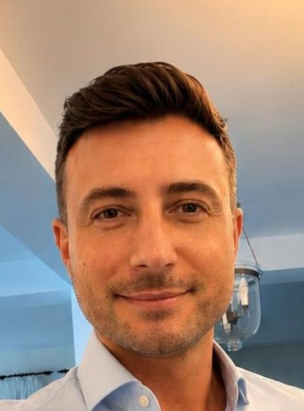 Mulți nu știau! Valentin Sanfira… Vezi mai mult