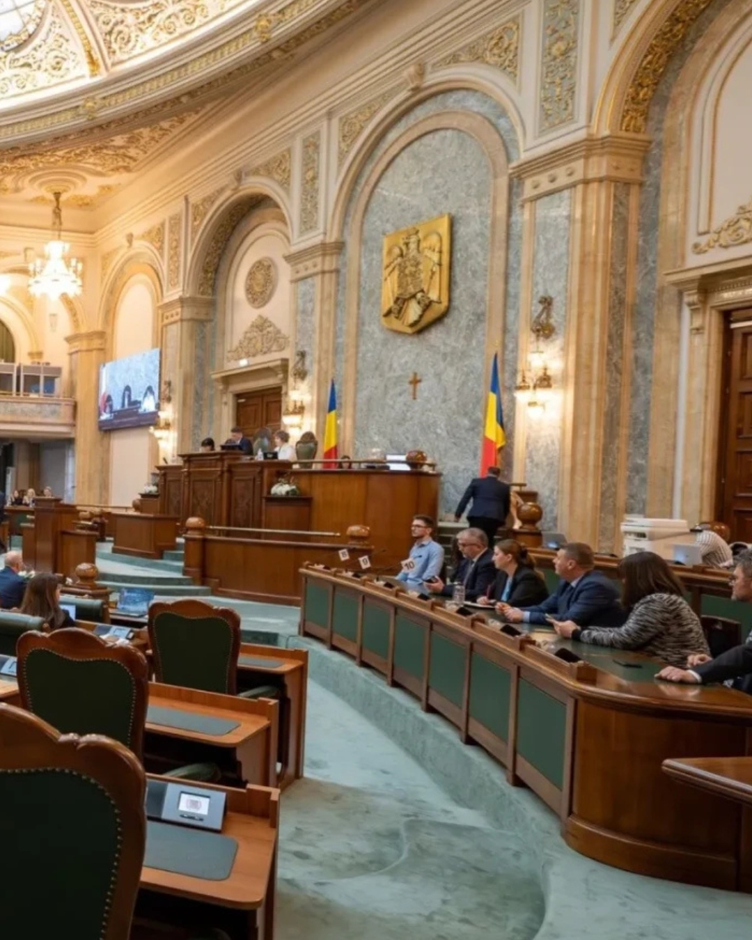 Primul proiect major votat. Salarii mai mari sau tăieri de 10% pentru angajații de la..