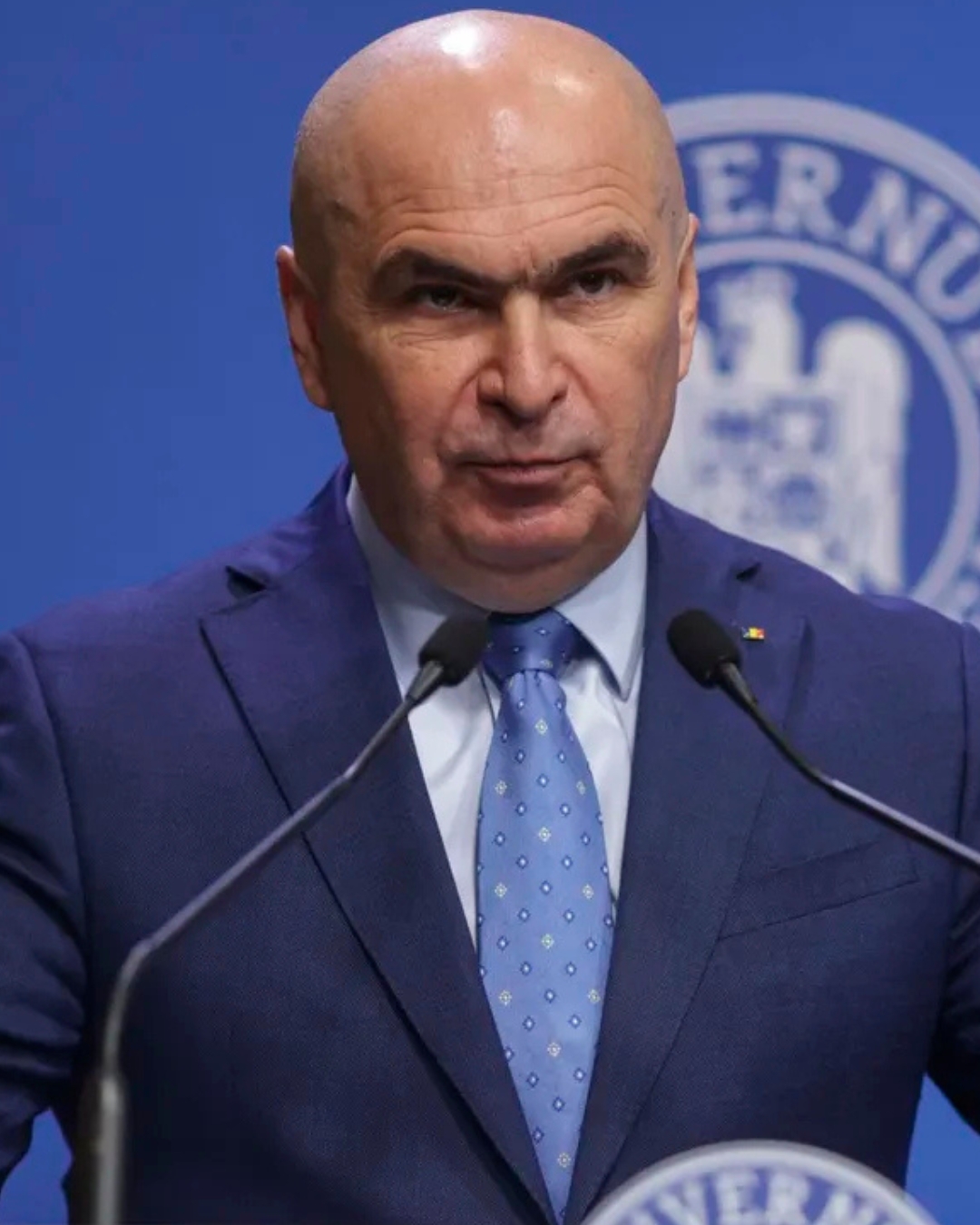 Stare de alertă în România! Bolojan anunță măsuri urgente pentru luna august. Ce li se cere românilor