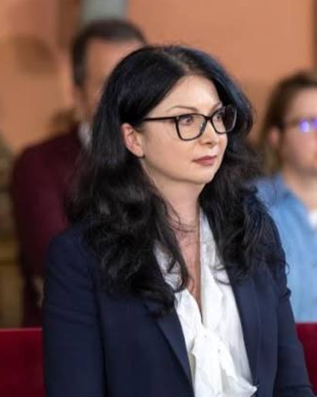 Judecătoarea Ionela Tudor, devenită celebră pentru propoziţia “M-a sunat Lia” revine în sistem, la doar cinci luni după pensionare