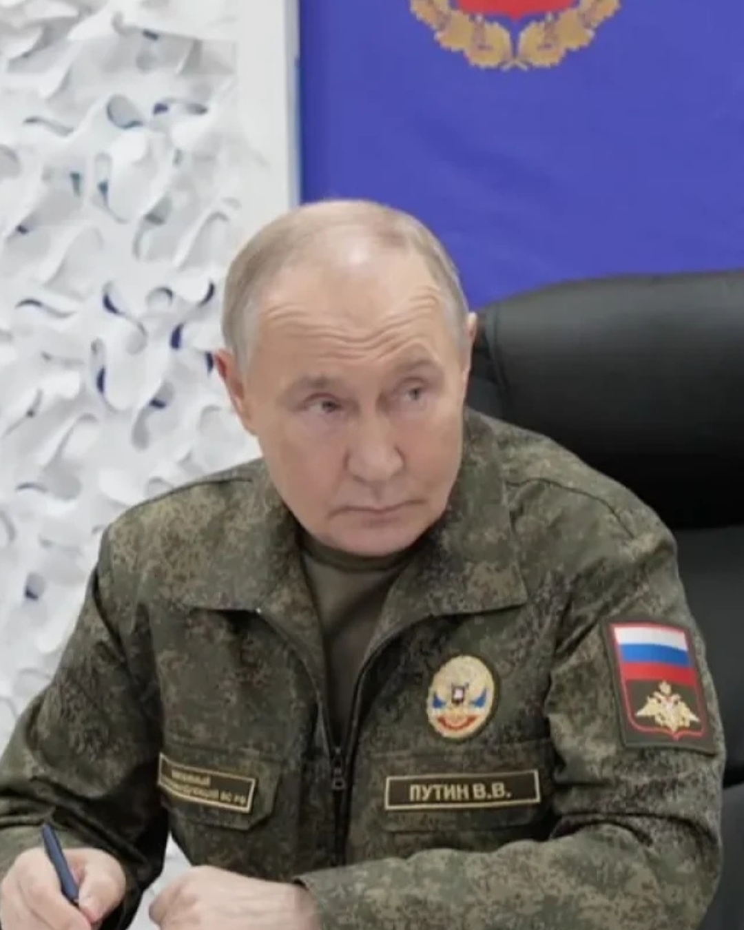 Ce i-a șoptit veteranul lui Putin. Răspunsul liderului rus a surprins sala
