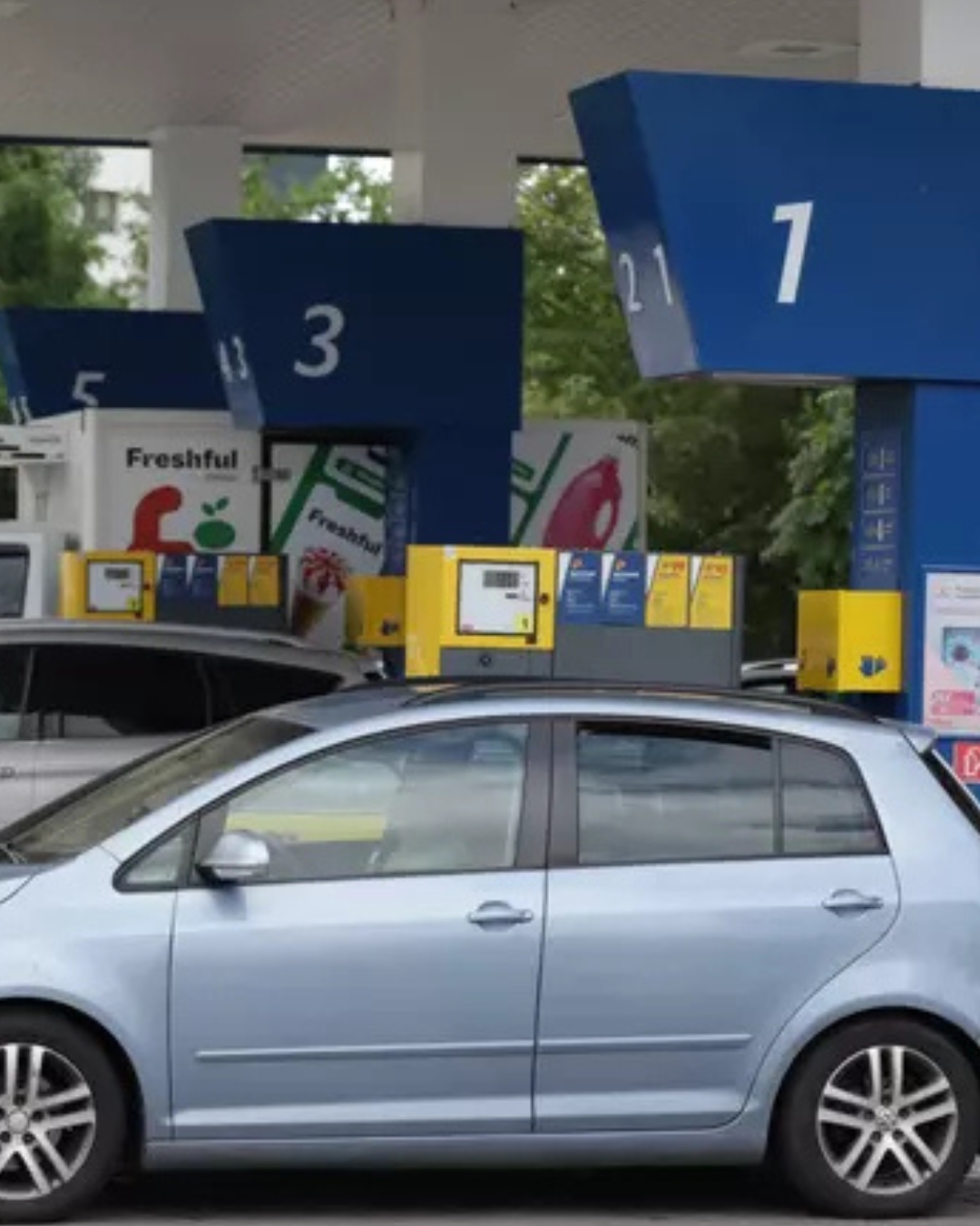 Prețurile carburanților ar putea scădea prin „acciza dinamică”.