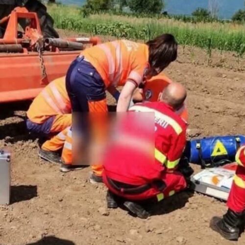 Femeie de 31 de ani, m0artă pe câmp după ce a fost prinsă în